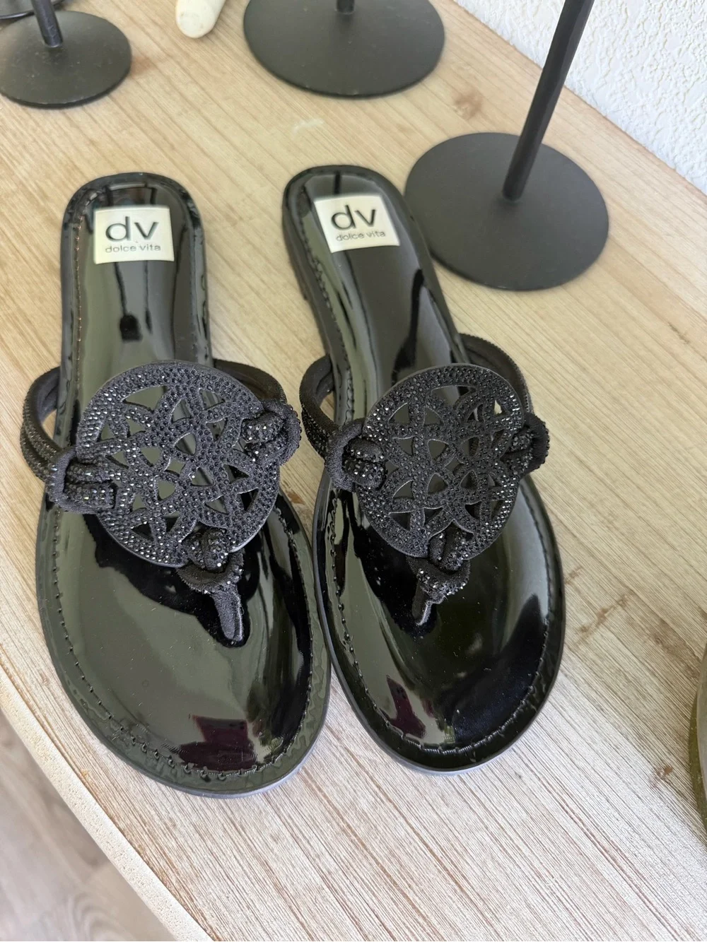 DV by Dolce Vita Black Patent Decorative Thong Sandals size 10